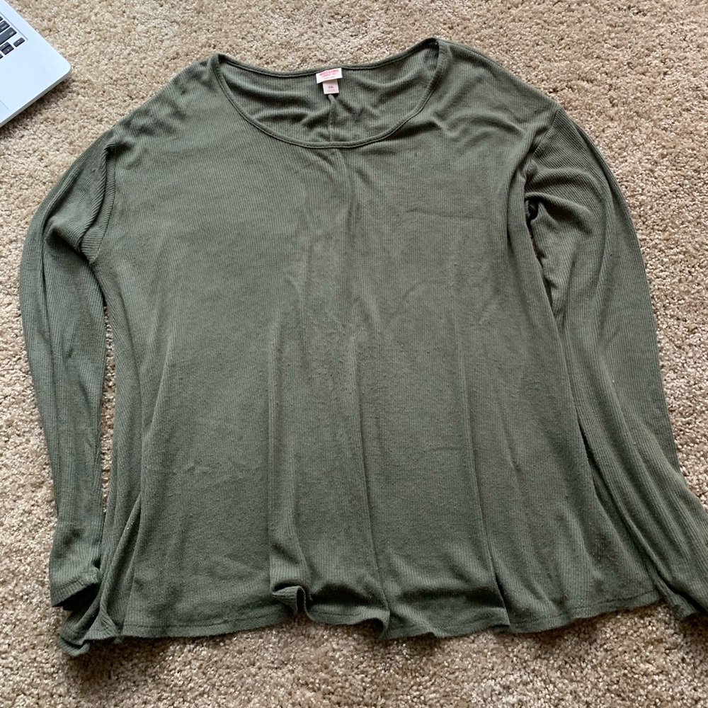 FLOWY LONG SLEEVE